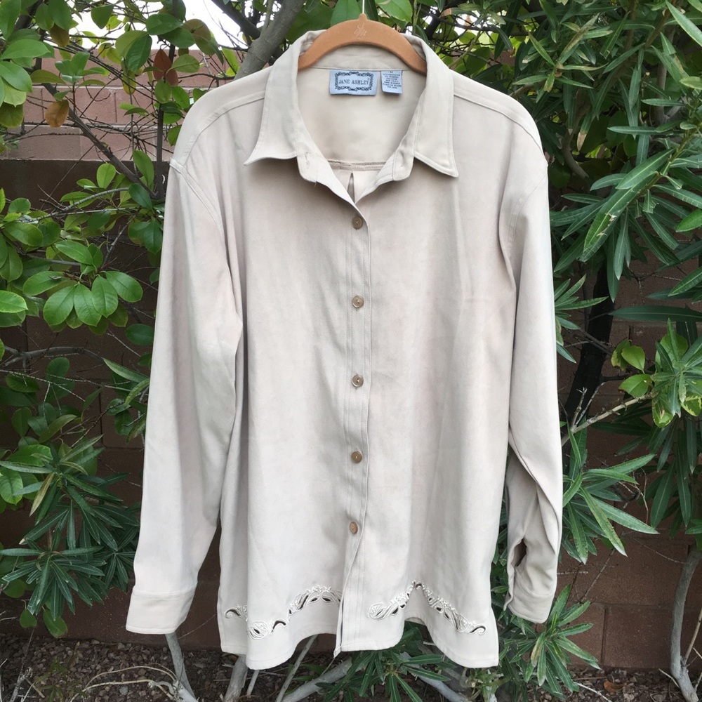 Cute lightweight jacket or heavy shirt